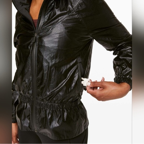 Lululemon Stronger as One Jacket *lululemon X Barrys Matte Black Foil - Picture 3 of 10